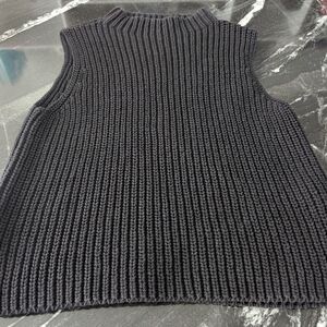 Women's Black Sleeveless Sweater